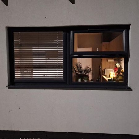 Deluxe Single Room Only For One Adult Northolt (Greater London) Exterior foto