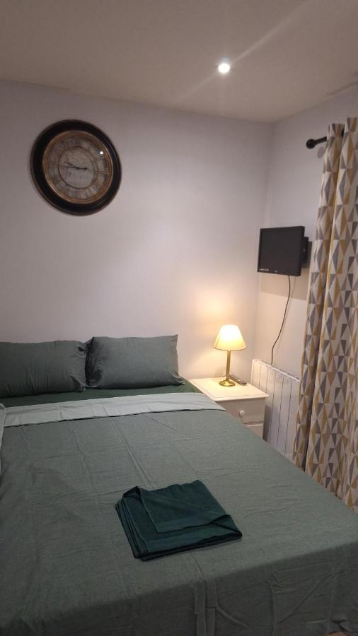 Deluxe Single Room Only For One Adult Northolt (Greater London) Exterior foto